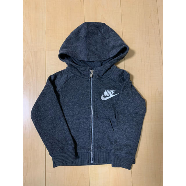 NIKE(ナイキ)のNIKE パーカー キッズ/ベビー/マタニティのキッズ服男の子用(90cm~)(ジャケット/上着)の商品写真