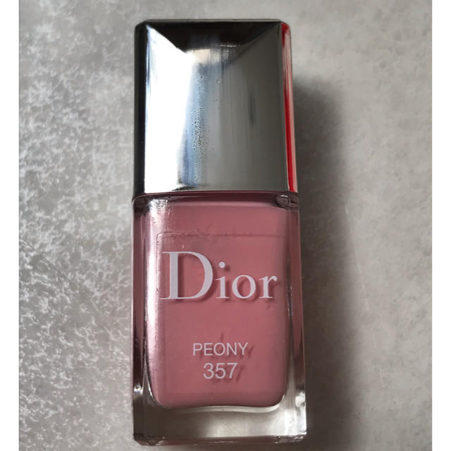 Dior(ディオール)の傷があるので安くしてます❗️ ディオール　ヴェルニ　Peony357 コスメ/美容のネイル(マニキュア)の商品写真