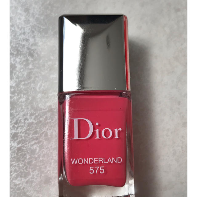 Dior(ディオール)の安くしてます❗️ディオール　ヴェルニ　WONDERLAND #575 コスメ/美容のネイル(マニキュア)の商品写真