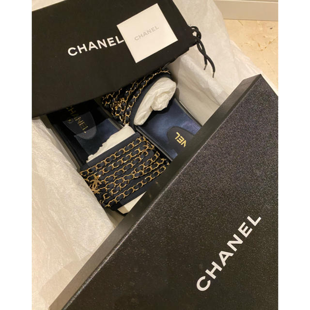 CHANEL(シャネル)の正規品 CHANELチェーンデザインサンダル 新品未使用 レディースのバッグ(ショルダーバッグ)の商品写真