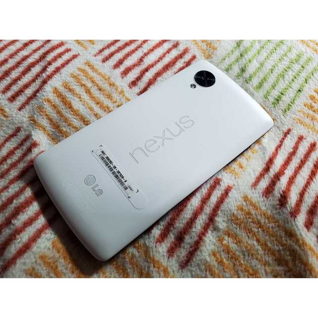 Google softbank Nexus5 LG-D821 32GB ホワイト スマホ/家電/カメラのスマートフォン/携帯電話(スマートフォン本体)の商品写真