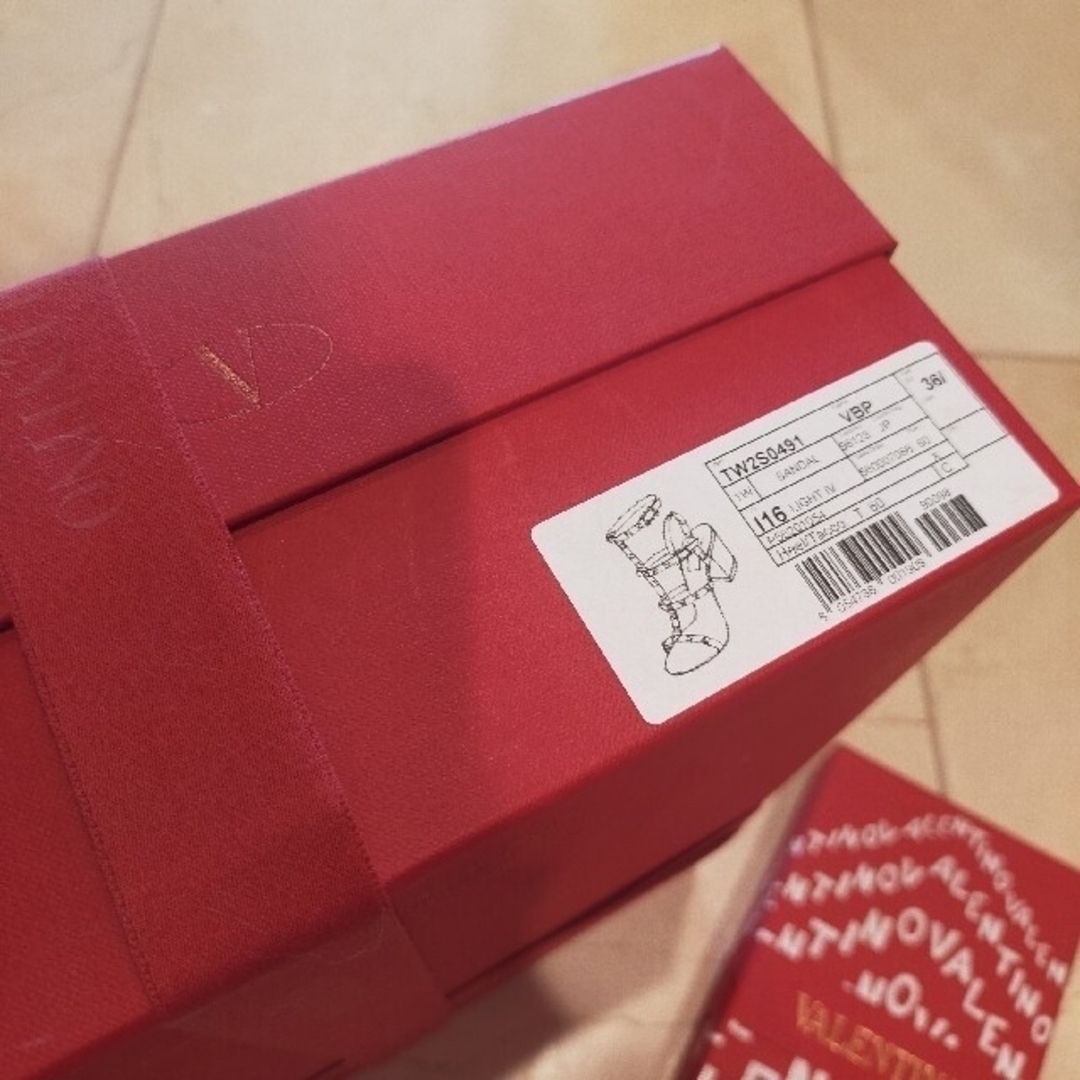 valentino garavani(ヴァレンティノガラヴァーニ)のヴァレンティノ ♡ロックスタッズ　サンダル　36ハーフ レディースの靴/シューズ(サンダル)の商品写真