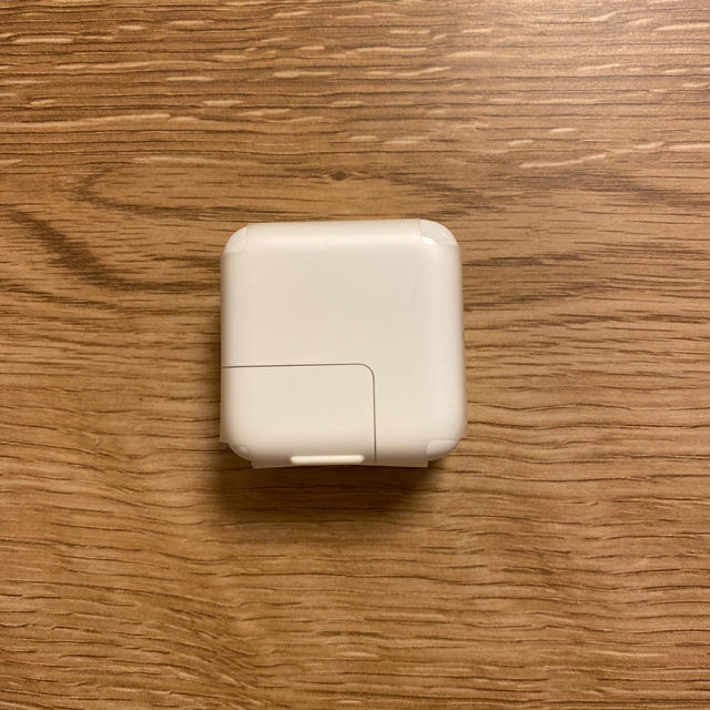 Apple(アップル)のApple純正 USBアダプター スマホ/家電/カメラの生活家電(変圧器/アダプター)の商品写真