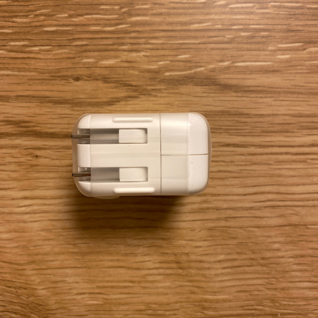 Apple(アップル)のApple純正 USBアダプター スマホ/家電/カメラの生活家電(変圧器/アダプター)の商品写真
