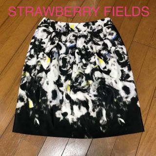 ストロベリーフィールズ(STRAWBERRY-FIELDS)の★美品★STRAWBERRY FIELDS 水彩画フラワースカート(ひざ丈スカート)