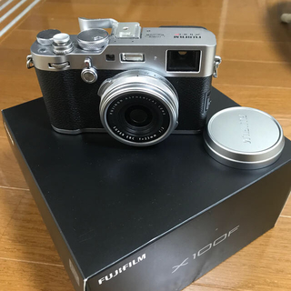 フジフイルム(富士フイルム)のX100F  FUJIFILM (ミラーレス一眼)