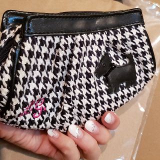 ルルギネス(LULU GUINNESS)の値下げ!ルルギネス　未使用ポーチ千鳥格子にテリアのマーク(ポーチ)