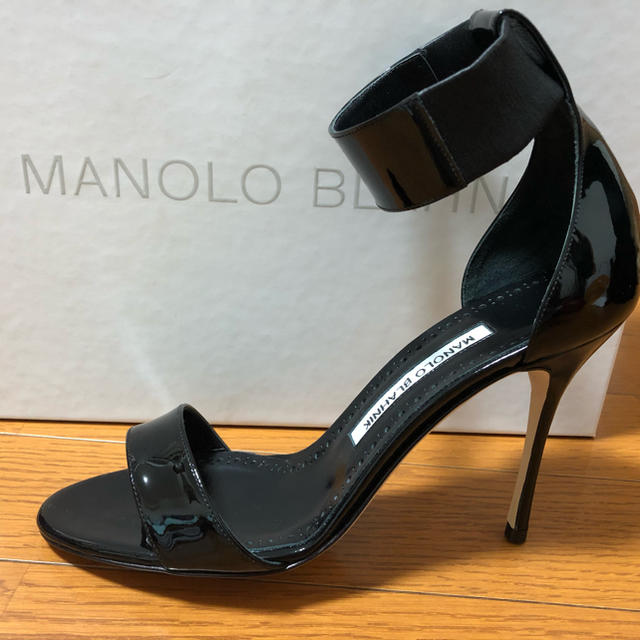 MANOLO BLAHNIK(マノロブラニク)の【新品未使用】マノロブラニク サンダル　ブラック レディースの靴/シューズ(サンダル)の商品写真