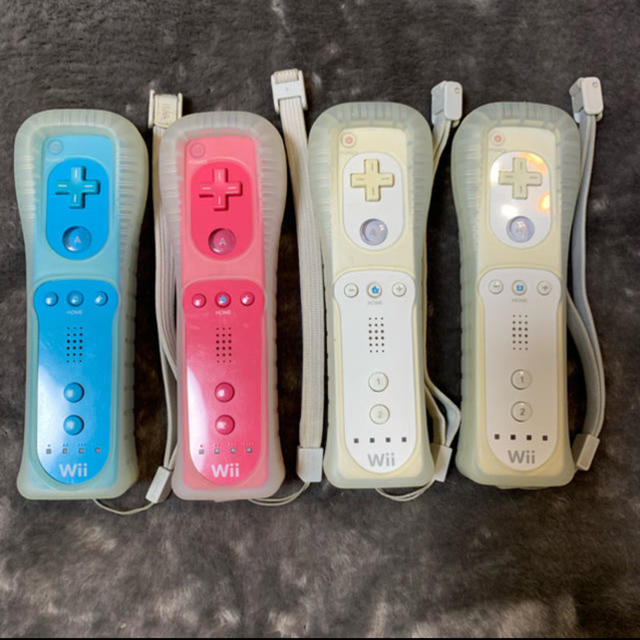 Wii(ウィー)のWii リモコン エンタメ/ホビーのゲームソフト/ゲーム機本体(家庭用ゲーム機本体)の商品写真