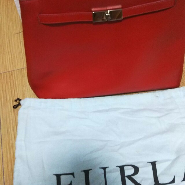 Furla(フルラ)のセール‼フルラ セット  レザー 赤(レッド)バック レアとピンクのマルチケース レディースのバッグ(ハンドバッグ)の商品写真