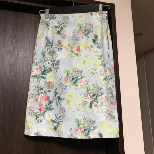 aquagirl(アクアガール)の美品★aquagirl （CROLLA） 春夏用花柄スカート レディースのスカート(ひざ丈スカート)の商品写真