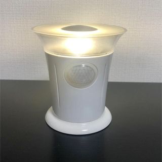 エルパ(ELPA)の廊下やベット等の足下を優しく照らします！LEDセンサー付ライト　ポータブルタイプ(蛍光灯/電球)