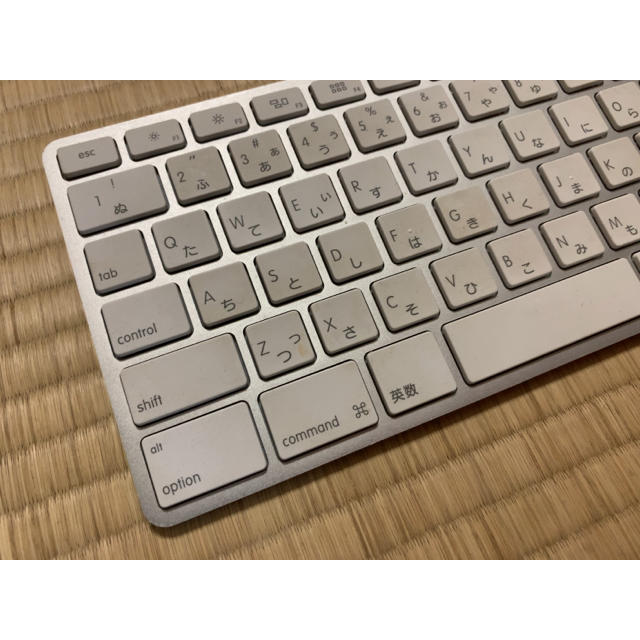 Apple(アップル)のジャンク Apple USBキーボード A1243 日本語 テンキー付き スマホ/家電/カメラのPC/タブレット(PC周辺機器)の商品写真