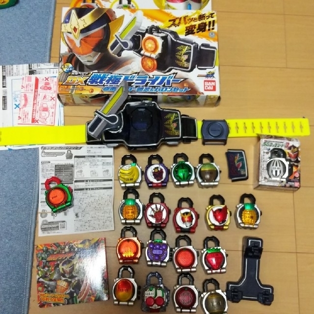 仮面ライダー ガイム 変身ベルト ロックシード ひみつ百科 本