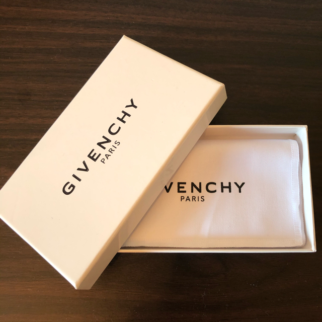 GIVENCHY(ジバンシィ)の◇新品未使用◇ジバンシー iPhoneケース スマホ/家電/カメラのスマホアクセサリー(iPhoneケース)の商品写真