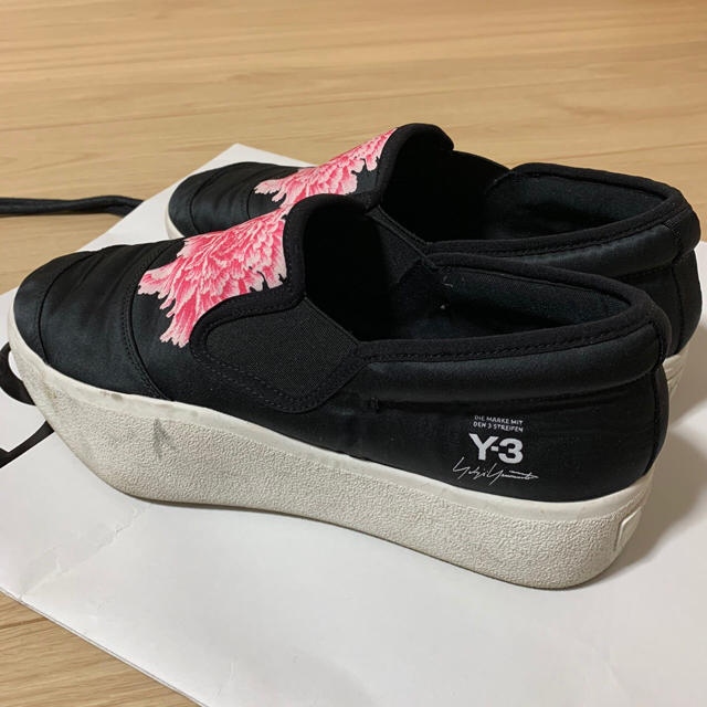 Y-3(ワイスリー)のy3 コラボ　スニーカー　花 メンズの靴/シューズ(スニーカー)の商品写真