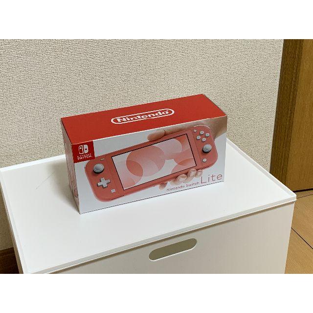 任天堂(ニンテンドウ)の Nintendo Switch Lite コーラル色 スイッチライト本体 新品 エンタメ/ホビーのゲームソフト/ゲーム機本体(携帯用ゲーム機本体)の商品写真