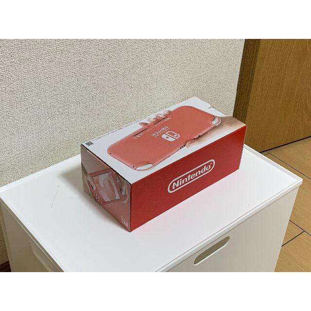 任天堂(ニンテンドウ)の Nintendo Switch Lite コーラル色 スイッチライト本体 新品 エンタメ/ホビーのゲームソフト/ゲーム機本体(携帯用ゲーム機本体)の商品写真