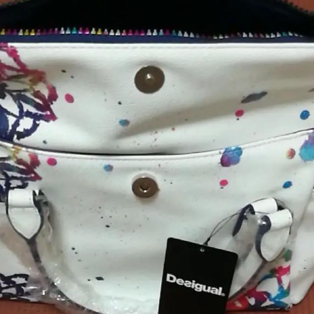 DESIGUAL(デシグアル)の新品✨　デシグアル　ショルダー　トートバッグ　ホワイト 柄　大幅お値下げ❣️ レディースのバッグ(ショルダーバッグ)の商品写真