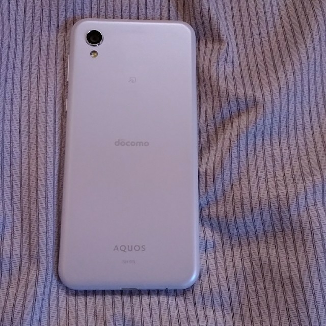 AQUOS sense2 シルキーホワイト 32 GB docomo 1