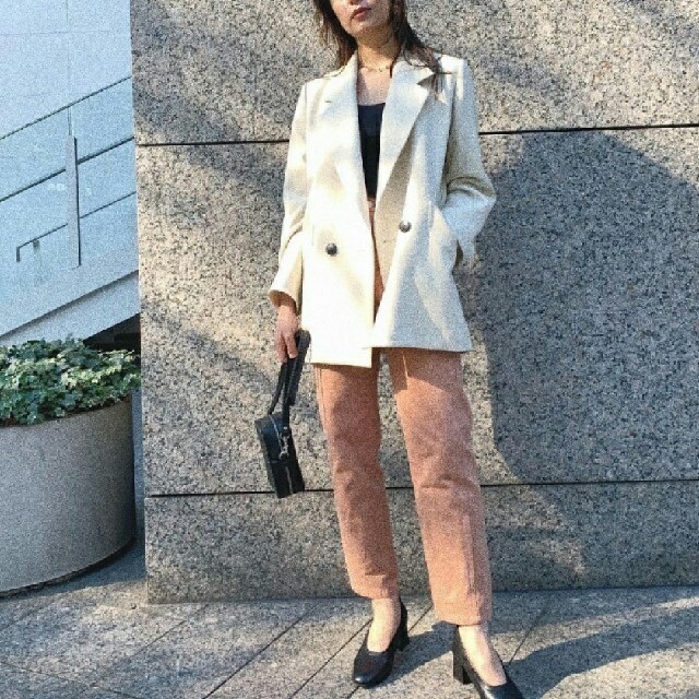 moussy(マウジー)のmoussy完売classicoverジャケットアイボリー レディースのジャケット/アウター(テーラードジャケット)の商品写真