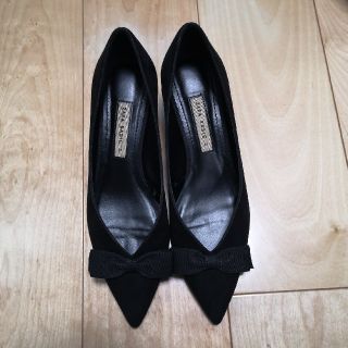 ザラ(ZARA)の【ZARA】スウェードリボンパンプス　サイズ39(新品)(ハイヒール/パンプス)