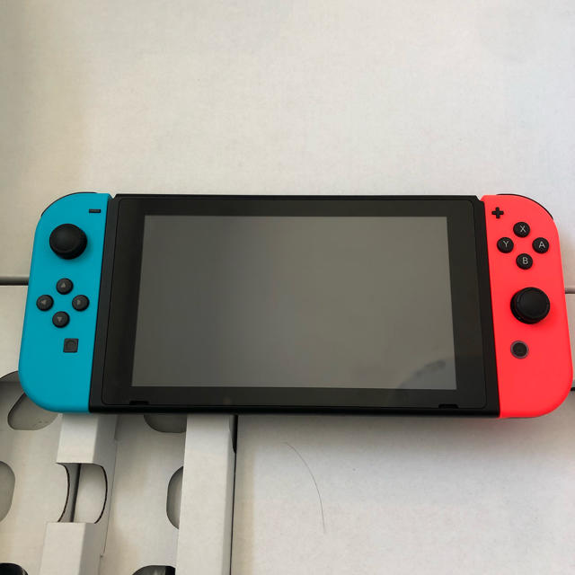 Nintendo Switch(ニンテンドースイッチ)のNintendo Switch 本体 新型 美品 エンタメ/ホビーのゲームソフト/ゲーム機本体(家庭用ゲーム機本体)の商品写真