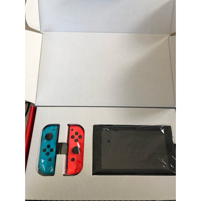 Nintendo Switch(ニンテンドースイッチ)のNintendo Switch 本体 新型 美品 エンタメ/ホビーのゲームソフト/ゲーム機本体(家庭用ゲーム機本体)の商品写真