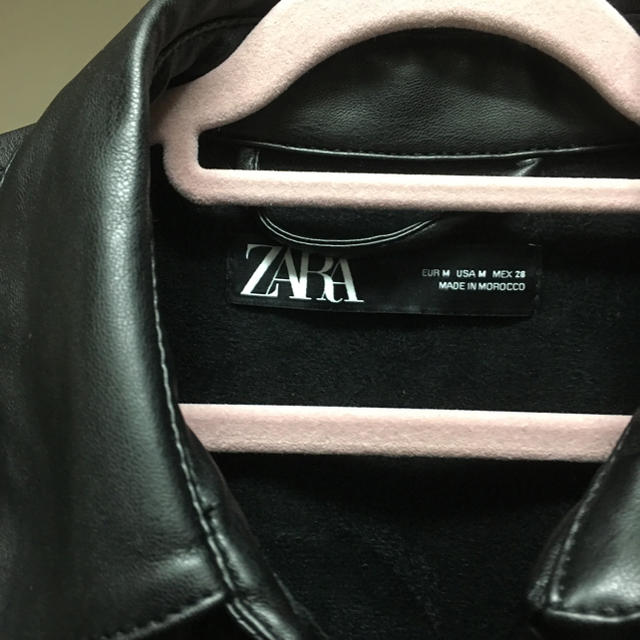 ZARA(ザラ)のZARA レザー風オーバーサイズシャツ　M〜Lサイズ レディースのトップス(シャツ/ブラウス(長袖/七分))の商品写真