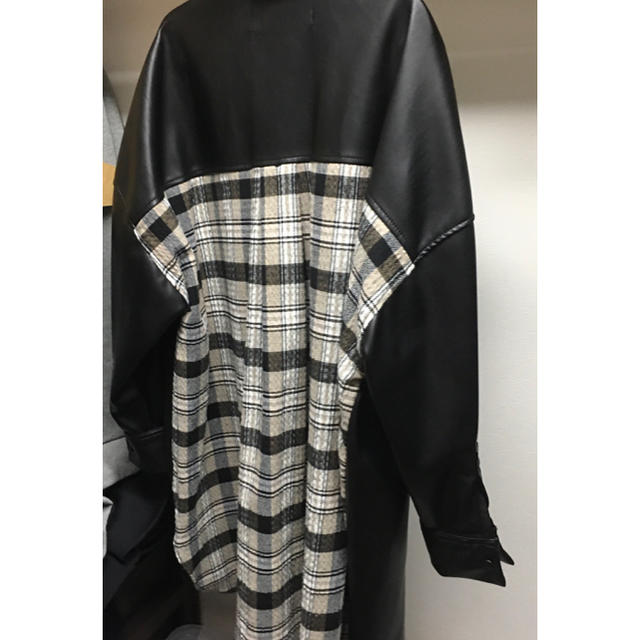 ZARA(ザラ)のZARA レザー風オーバーサイズシャツ　M〜Lサイズ レディースのトップス(シャツ/ブラウス(長袖/七分))の商品写真