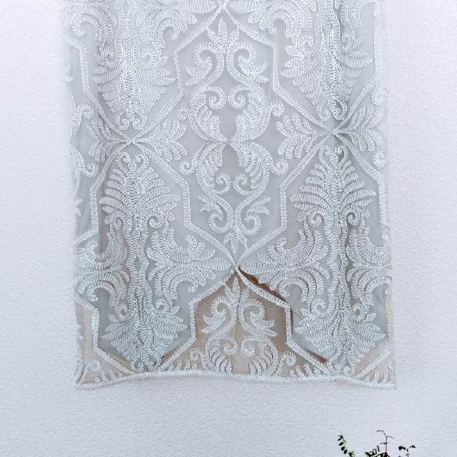 美品】TADASHI SHOJI ワンピース 4 WHITE & GRAY 美品】TADASHI SHOJI ワンピース 4 WHITE & GRAY