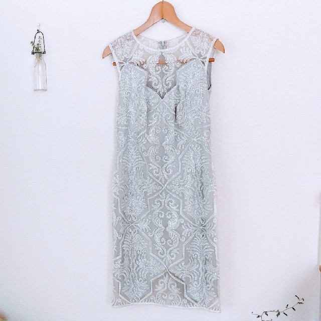 【美品】TADASHI SHOJI ワンピース ４ WHITE & GRAYワンピース