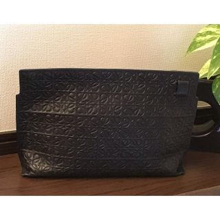 ロエベ(LOEWE)の♡極美品♡ LOEWE ロゴデザイン　レザーポーチ　D96(ポーチ)