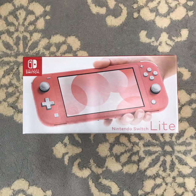 Nintendo Switch(ニンテンドースイッチ)のNintendo Switch LITE コーラル エンタメ/ホビーのゲームソフト/ゲーム機本体(家庭用ゲーム機本体)の商品写真