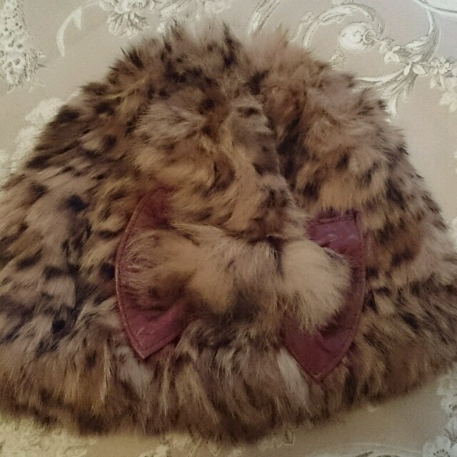 リボン付き豹柄ファーキャップ レディースの帽子(ニット帽/ビーニー)の商品写真