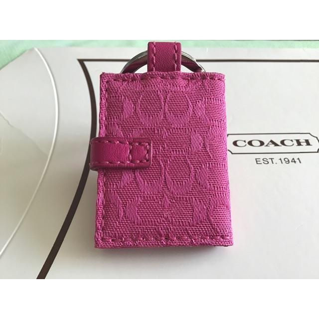 COACH(コーチ)の売り切り価格★コーチキーホルダー新品未使用 レディースのファッション小物(キーホルダー)の商品写真