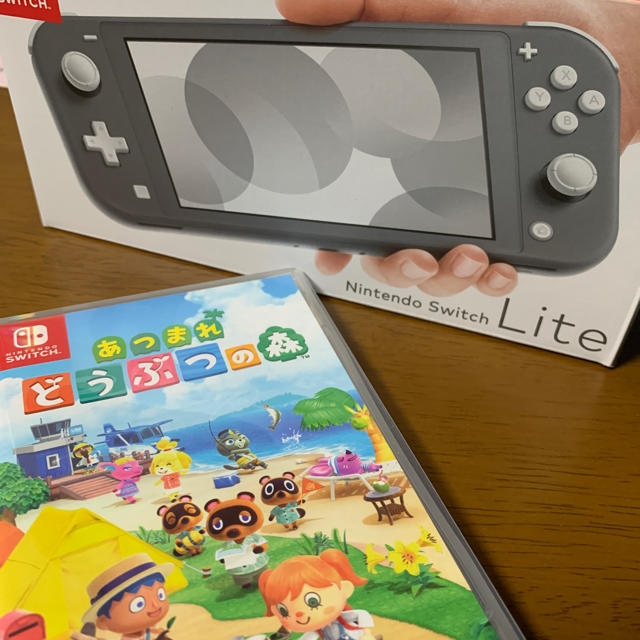 Nintendo Switch(ニンテンドースイッチ)のSwitch ライト グレー ＆ どうぶつの森 エンタメ/ホビーのゲームソフト/ゲーム機本体(家庭用ゲーム機本体)の商品写真