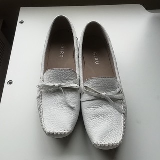 ジロ(GIRO)のアシックス　GIRO　シューズ　ホワイト　23.5(ローファー/革靴)