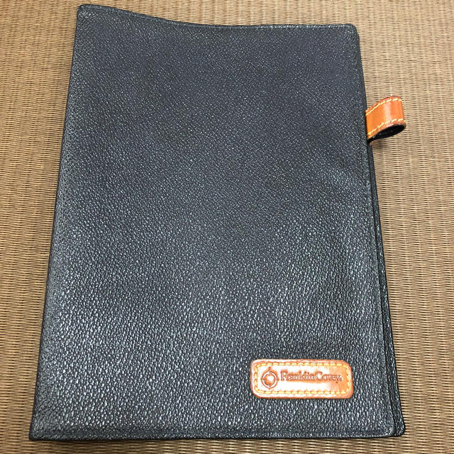 Franklin Planner(フランクリンプランナー)のFranklin Covey 手帳カバー　Black A5サイズ インテリア/住まい/日用品の文房具(カレンダー/スケジュール)の商品写真