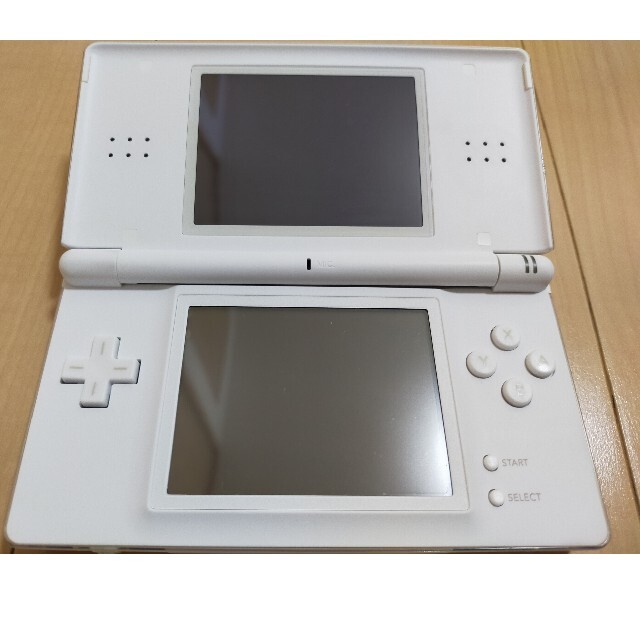 ニンテンドーDS(ニンテンドーDS)のNintendoDS ニンテンド-DS LITE クリスタルホワイト 本体 エンタメ/ホビーのゲームソフト/ゲーム機本体(携帯用ゲーム機本体)の商品写真