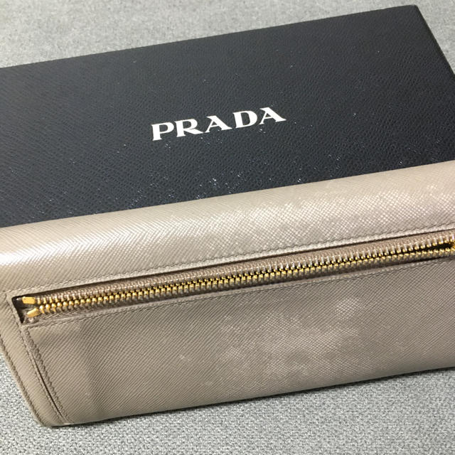 PRADA(プラダ)のプラダ　PRADA  正規品　長財布　グレー　本革 レディースのファッション小物(財布)の商品写真