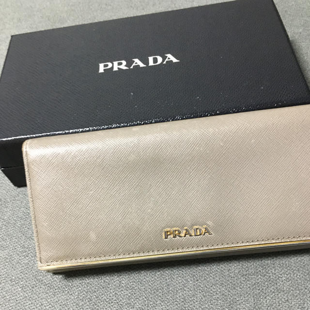 PRADA(プラダ)のプラダ　PRADA  正規品　長財布　グレー　本革 レディースのファッション小物(財布)の商品写真
