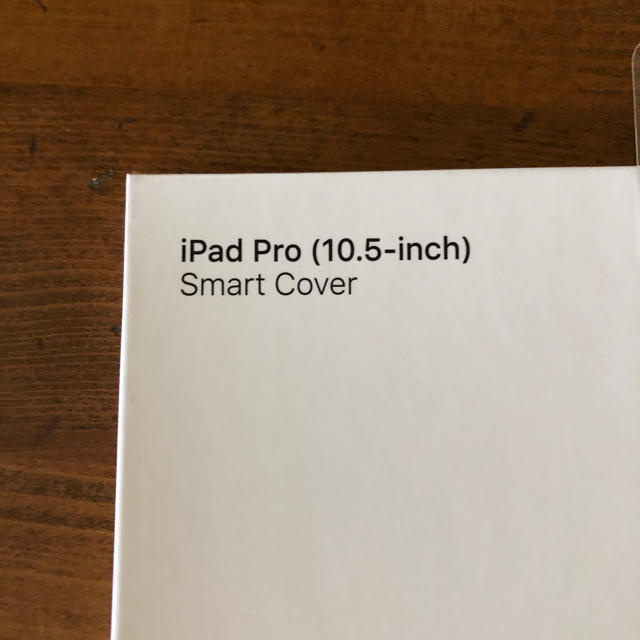 Apple(アップル)の10.5インチiPad Pro用Smart Cover - ホワイト 新品未開封 スマホ/家電/カメラのスマホアクセサリー(iPadケース)の商品写真