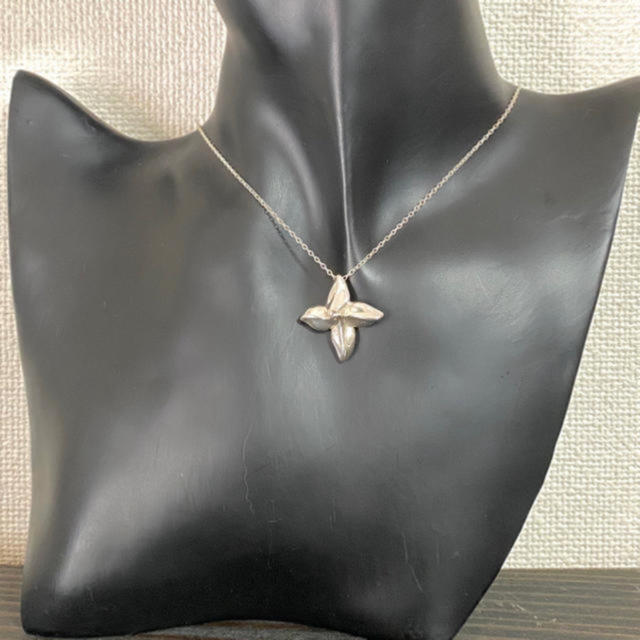 Tiffany & Co.(ティファニー)のティファニー　フラワーモチーフ　ネックレス❤︎ レディースのアクセサリー(ネックレス)の商品写真