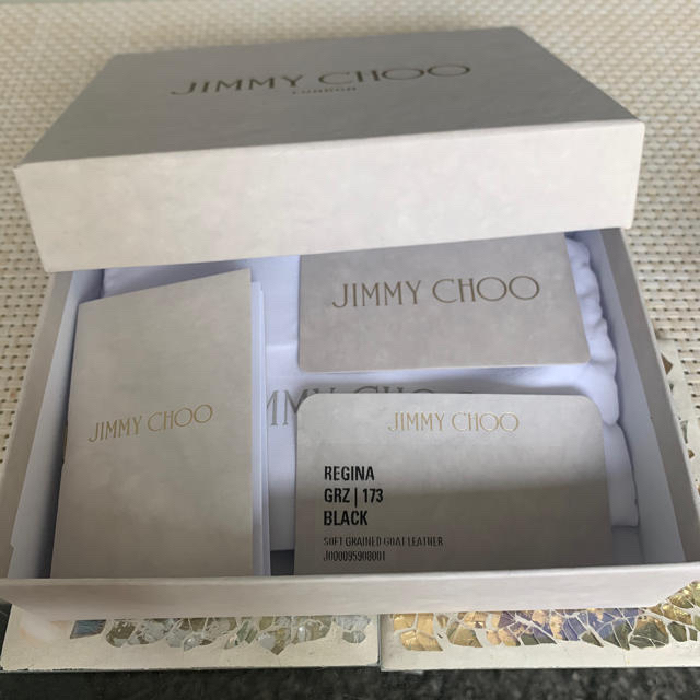 JIMMY CHOO(ジミーチュウ)のjimmy choo  二つ折り　財布 レディースのファッション小物(財布)の商品写真