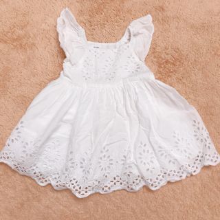 ベビーギャップ(babyGAP)のbaby GAP カットワークフリルワンピース 60cm(ワンピース)