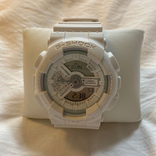 ジーショック(G-SHOCK)のG-SHOCK 時計　腕時計　ホワイト(腕時計(デジタル))