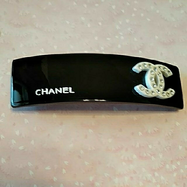 CHANEL(シャネル)のサイコロン12345様専用　シャネル　バレッタ レディースのヘアアクセサリー(バレッタ/ヘアクリップ)の商品写真