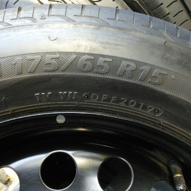 サマータイヤ175/65R15