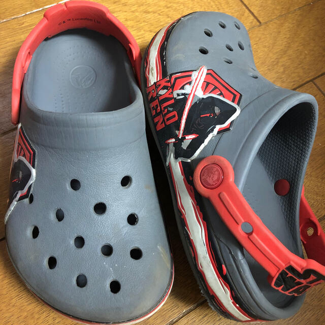 crocs(クロックス)のクロックス　キッズサンダル2足 キッズ/ベビー/マタニティのキッズ靴/シューズ(15cm~)(サンダル)の商品写真